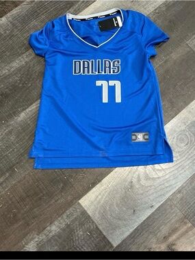 Fanatics women’s  Dallas Luka 77 Jersey in Royal Blue